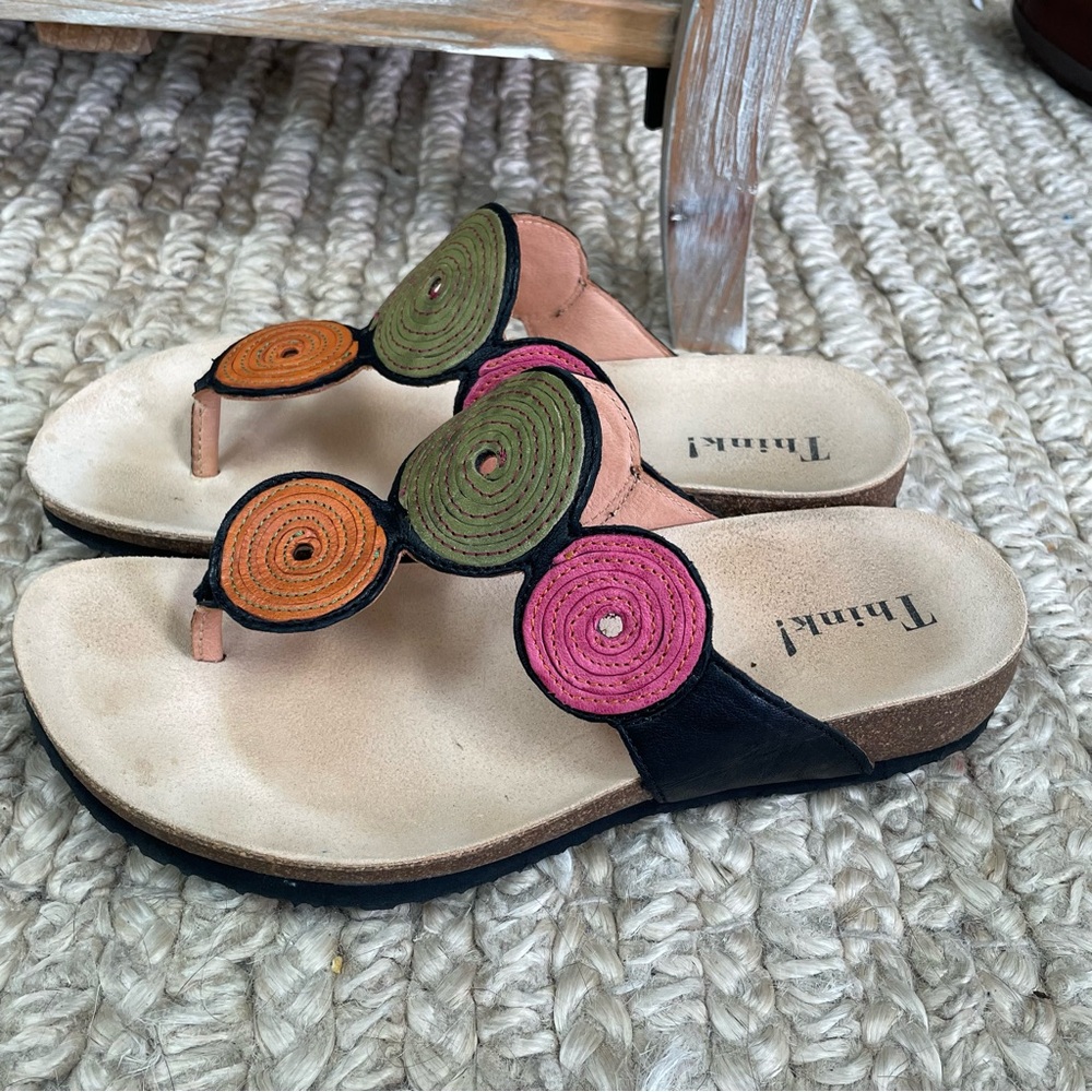 Think! Julia Circles toe-thong sandal in a black/combi size 39